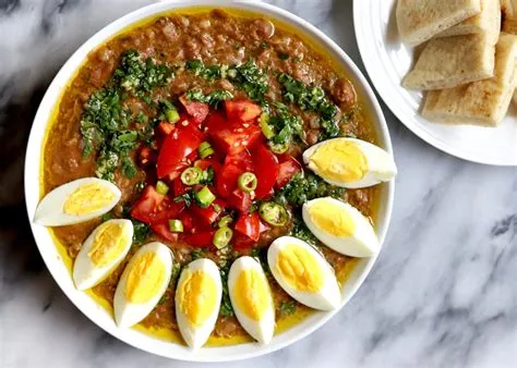  Ful Medames – Ziemisty Delikates z Nutą Ostra,  idealny na bogate śniadanie lub sycący obiad!