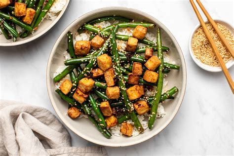  Tofu z Fasolką Zieloną i Orzeszkami Arachidowymi - Czy Kremowa Szałka Tofu Połączona z Chrupiącą Fasolką i Aromatycznymi Orzeszkami Może Stać się Twoim Nowym Ulubieńcem?