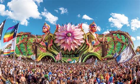 What Does EDC Stand for Music? Exploring the Electric Daisy Carnival Phenomenon