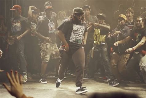 What is Krumping in Hip Hop? And Why Does It Feel Like a Battle Cry for the Soul?